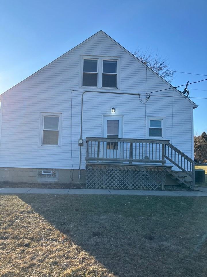 N89W15642 Main St - Photo 2 of 6