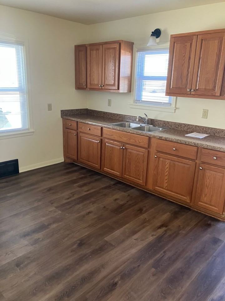 N89W15642 Main St - Photo 3 of 6