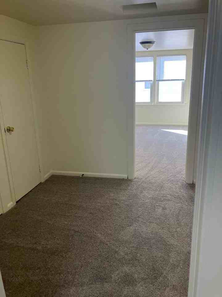 N89W15642 Main St - Photo 4 of 6