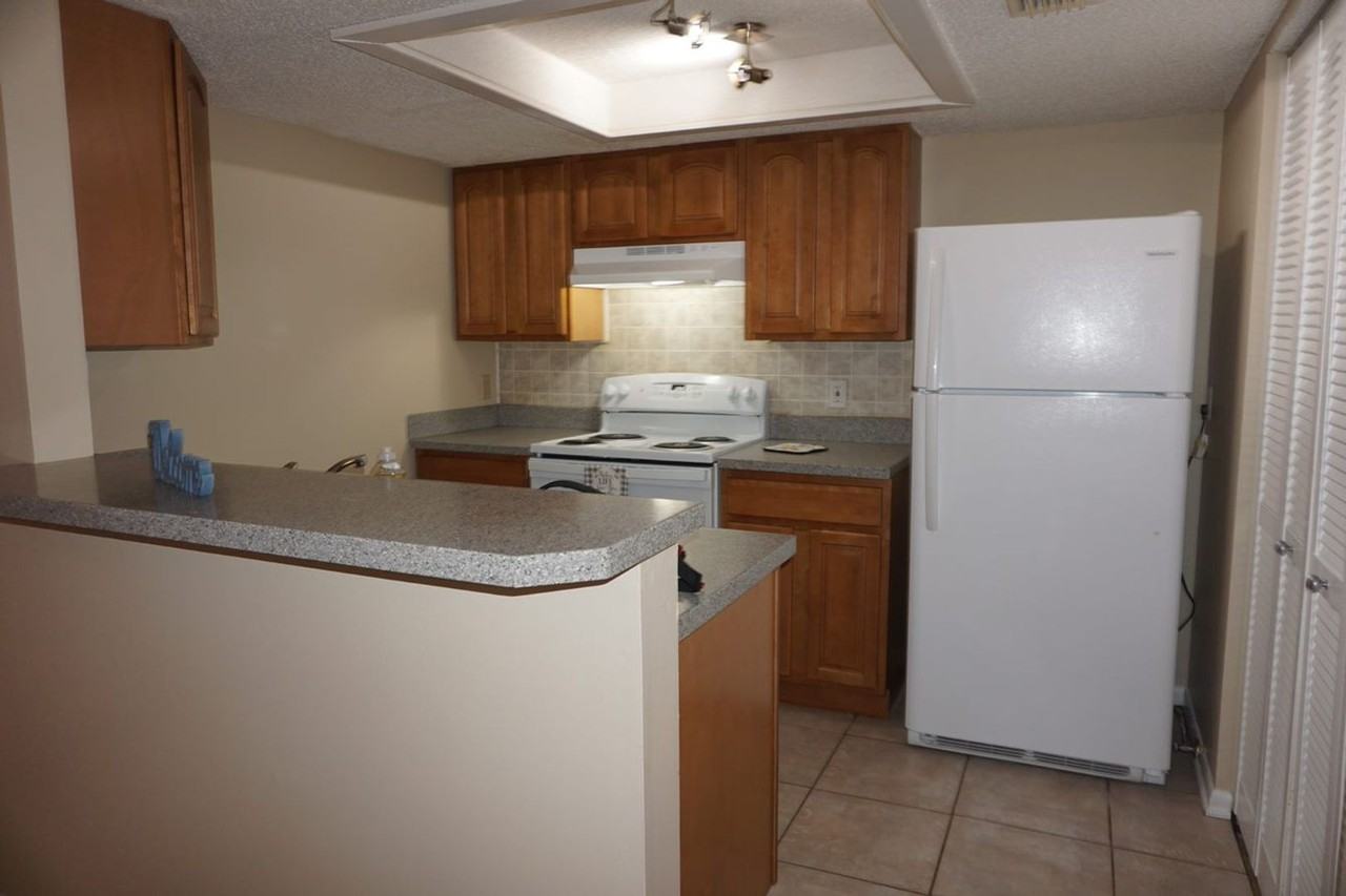 8524 Colony Pine Cir W - Photo 3 of 17