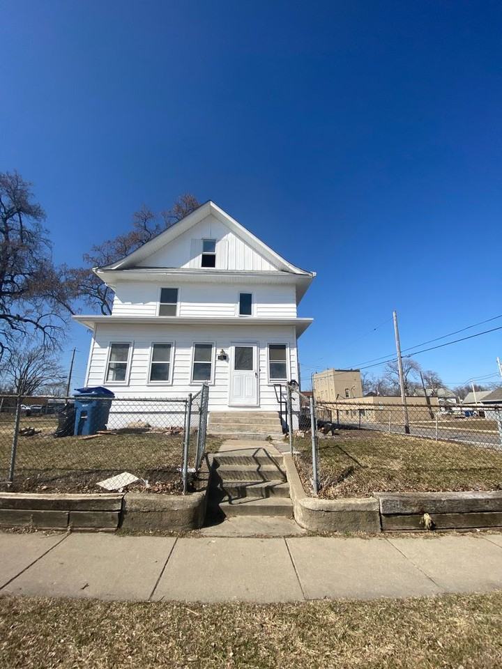 1554 Capitol Ave - Photo 2 of 34