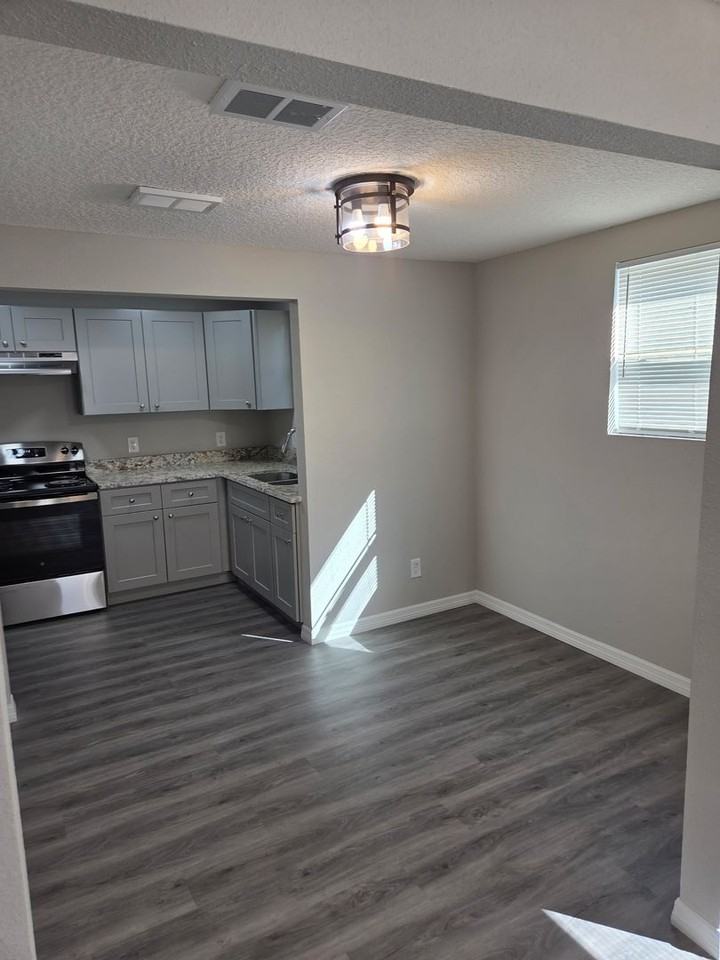 103 Bowlan St N - Photo 2 of 15