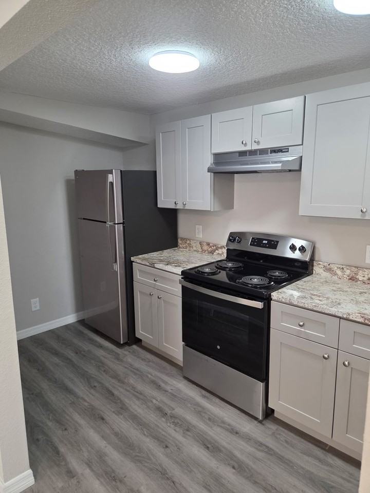 103 Bowlan St N - Photo 4 of 15