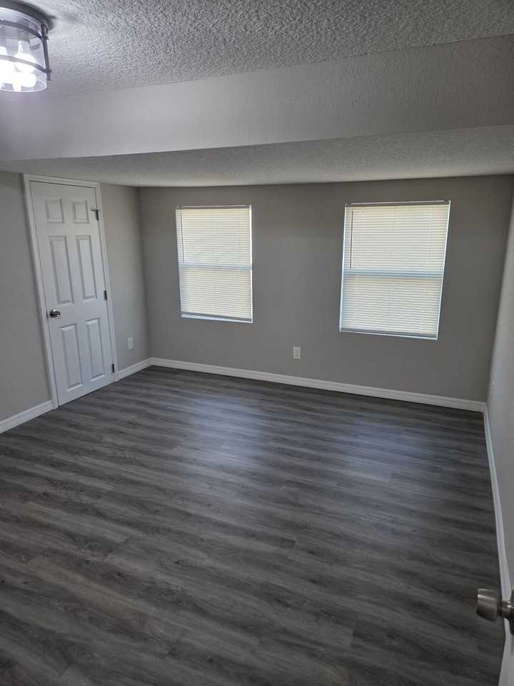 103 Bowlan St N - Photo 7 of 15