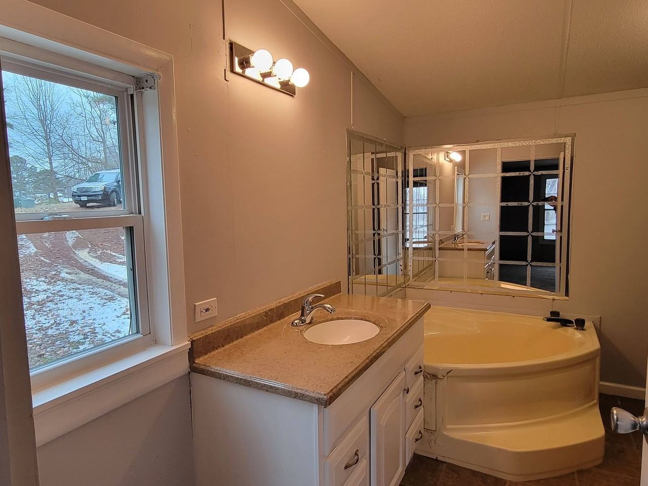 107 Dave Mccracken Rd - Photo 3 of 19