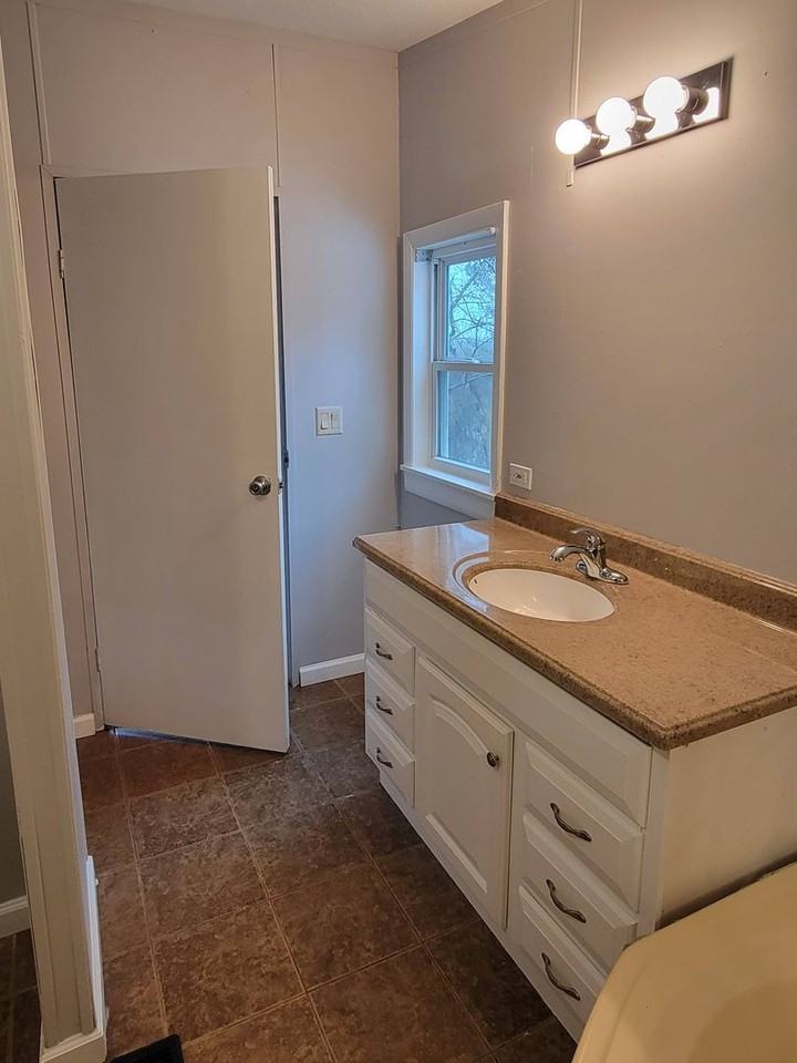 107 Dave Mccracken Rd - Photo 4 of 19