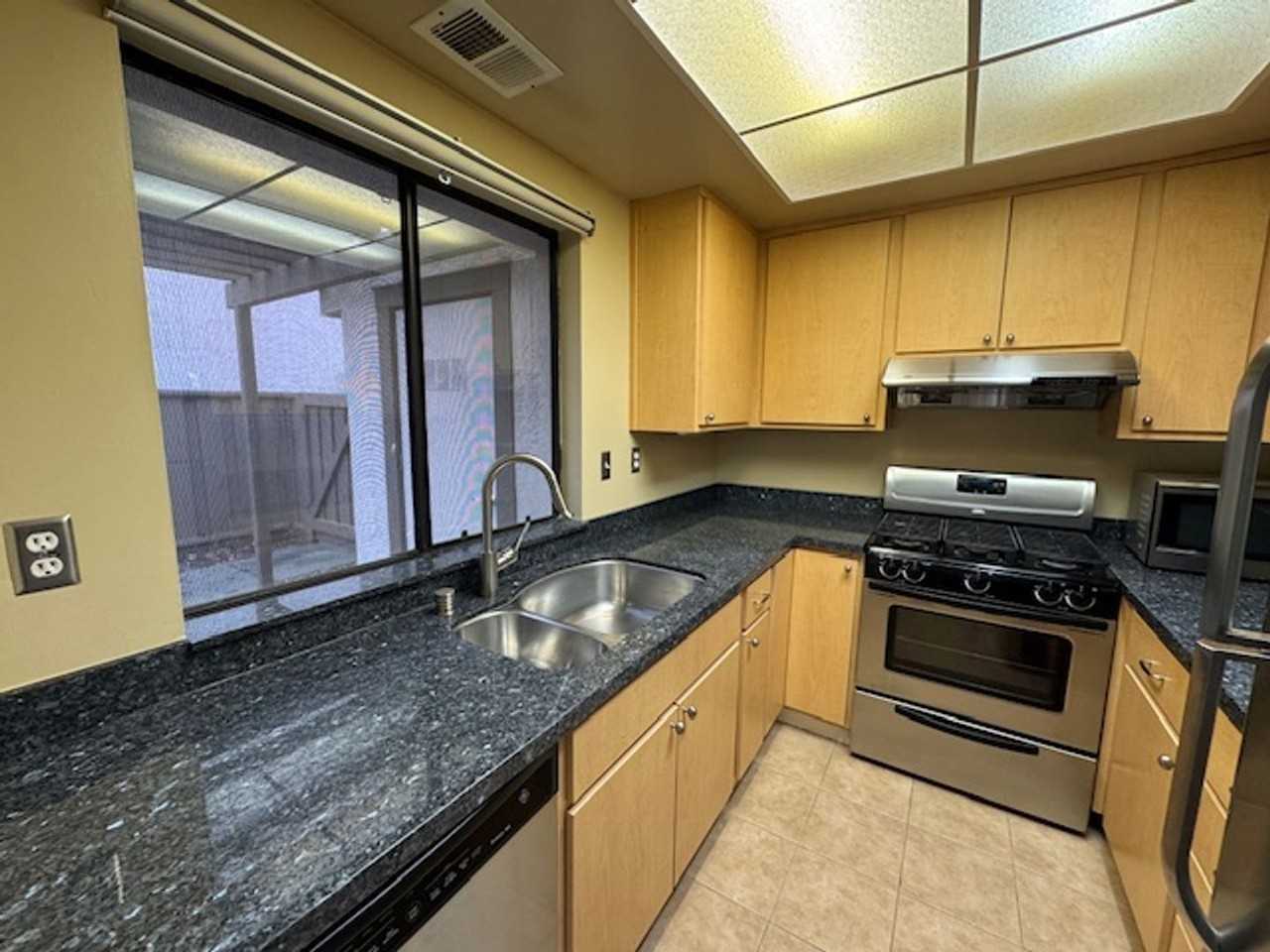 565 Churchill Downs Ct - Photo 4 of 28