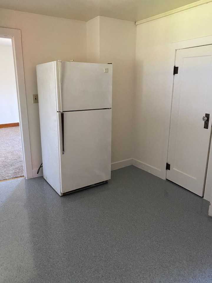 520 Easton St - Photo 4 of 9