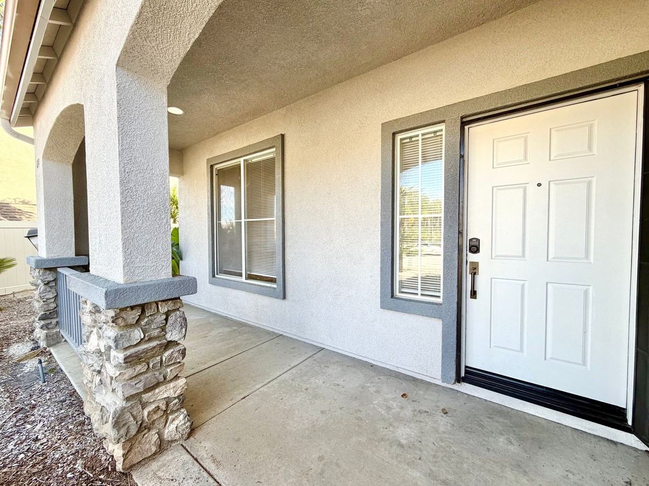 8182 Bon View Dr - Photo 5 of 44