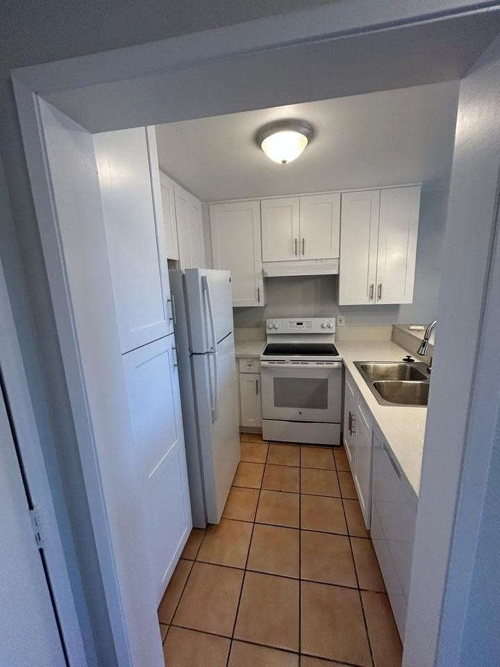 6924 Hyde Park Dr #210 - Photo 7 of 14