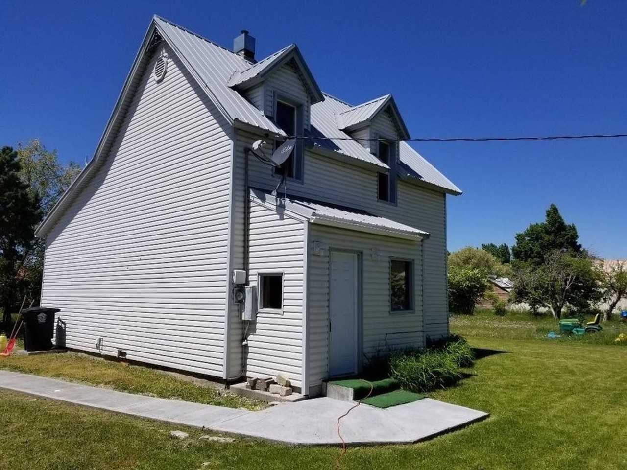 440 W 1st N - Photo 2 of 19