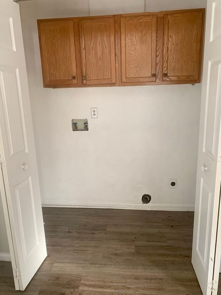 1202 Bay St - Photo 5 of 23