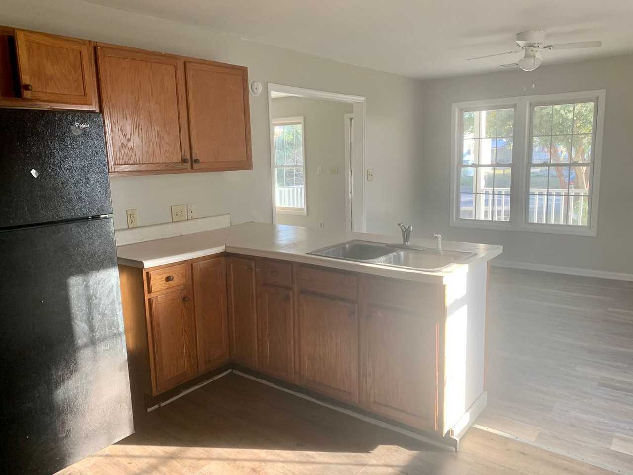 1202 Bay St - Photo 6 of 23