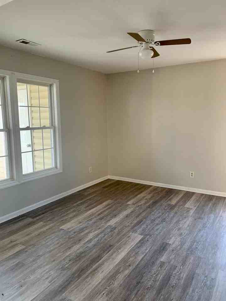 1202 Bay St - Photo 4 of 23