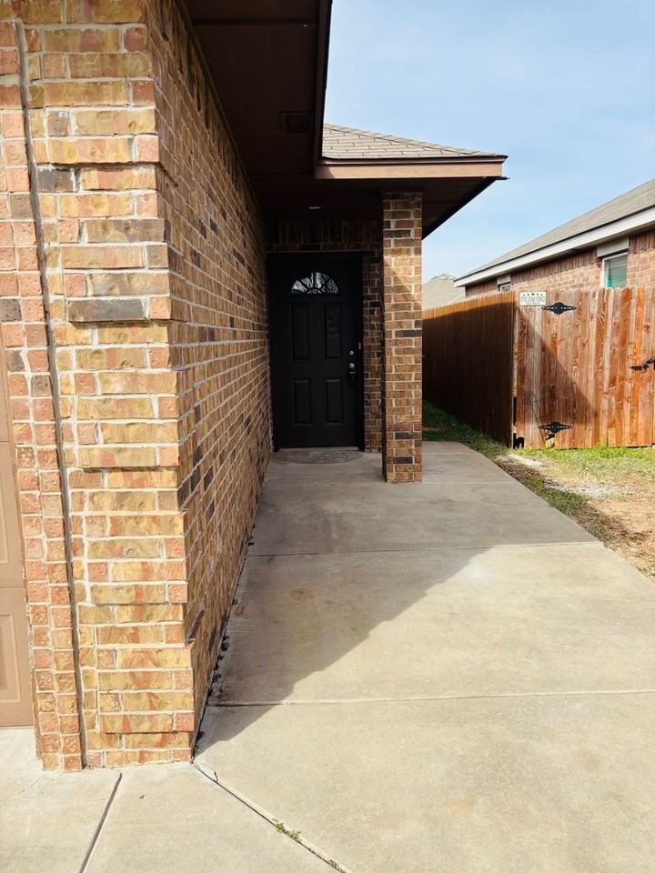 701 Ne 19th St - Photo 2 of 25