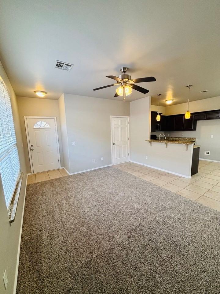 701 Ne 19th St - Photo 3 of 25