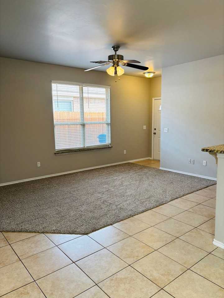 701 Ne 19th St - Photo 4 of 25