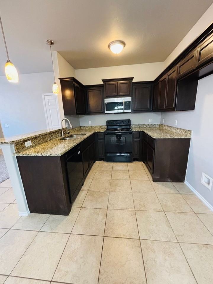 701 Ne 19th St - Photo 5 of 25