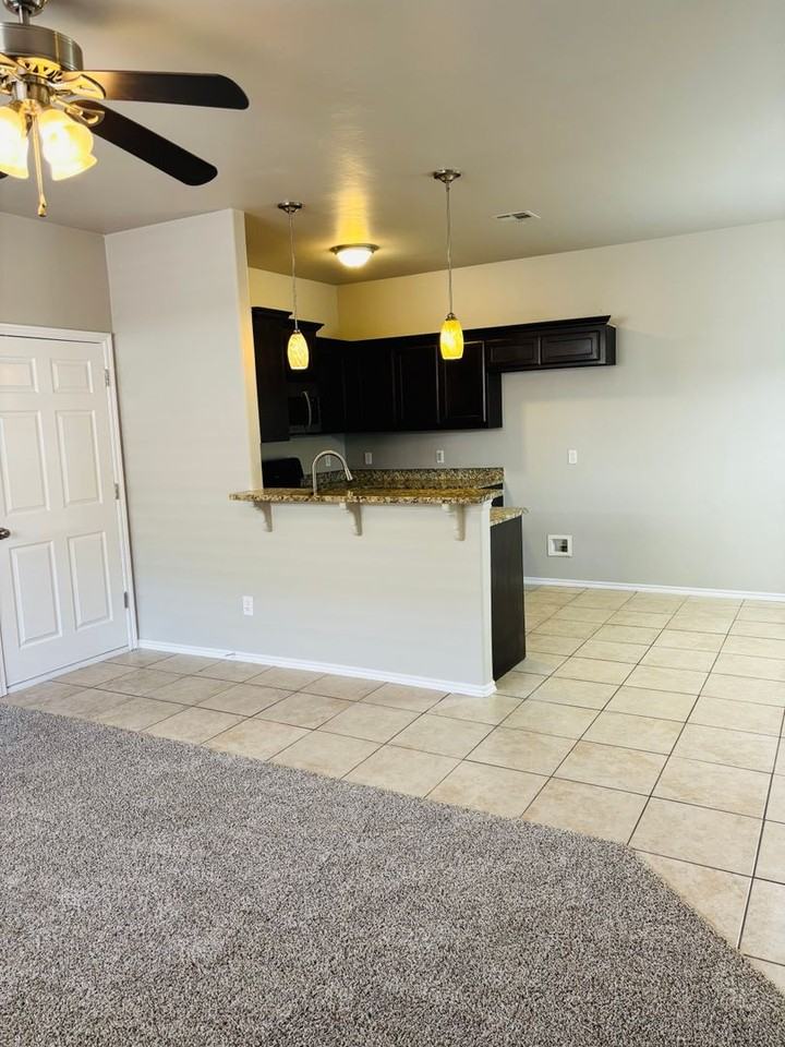 701 Ne 19th St - Photo 6 of 25