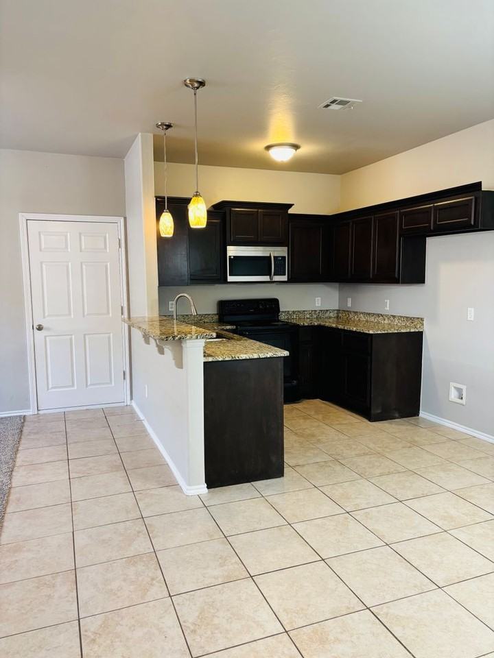 701 Ne 19th St - Photo 7 of 25