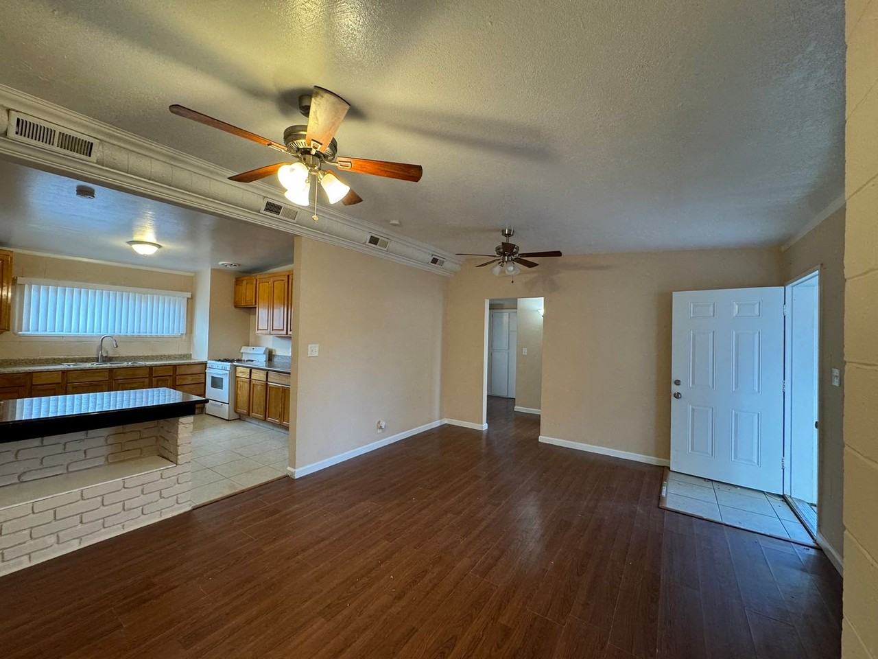 2654 E Saginaw Way - Photo 6 of 25