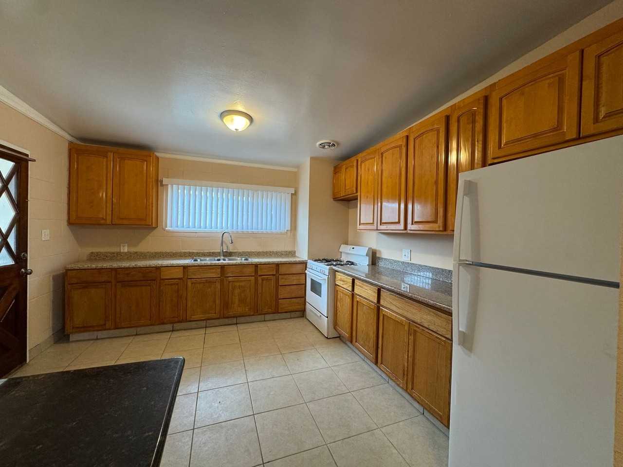 2654 E Saginaw Way - Photo 7 of 25