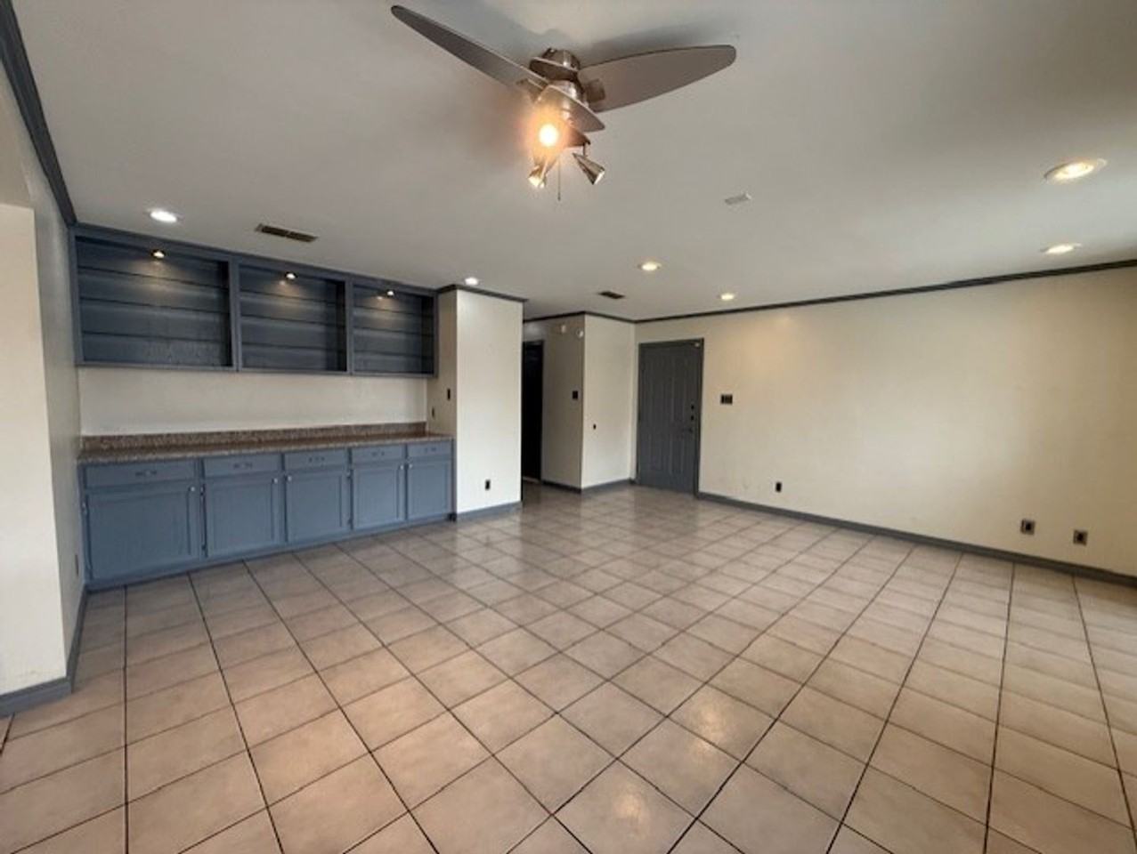 205 Martingale Bldg K - Photo 6 of 15