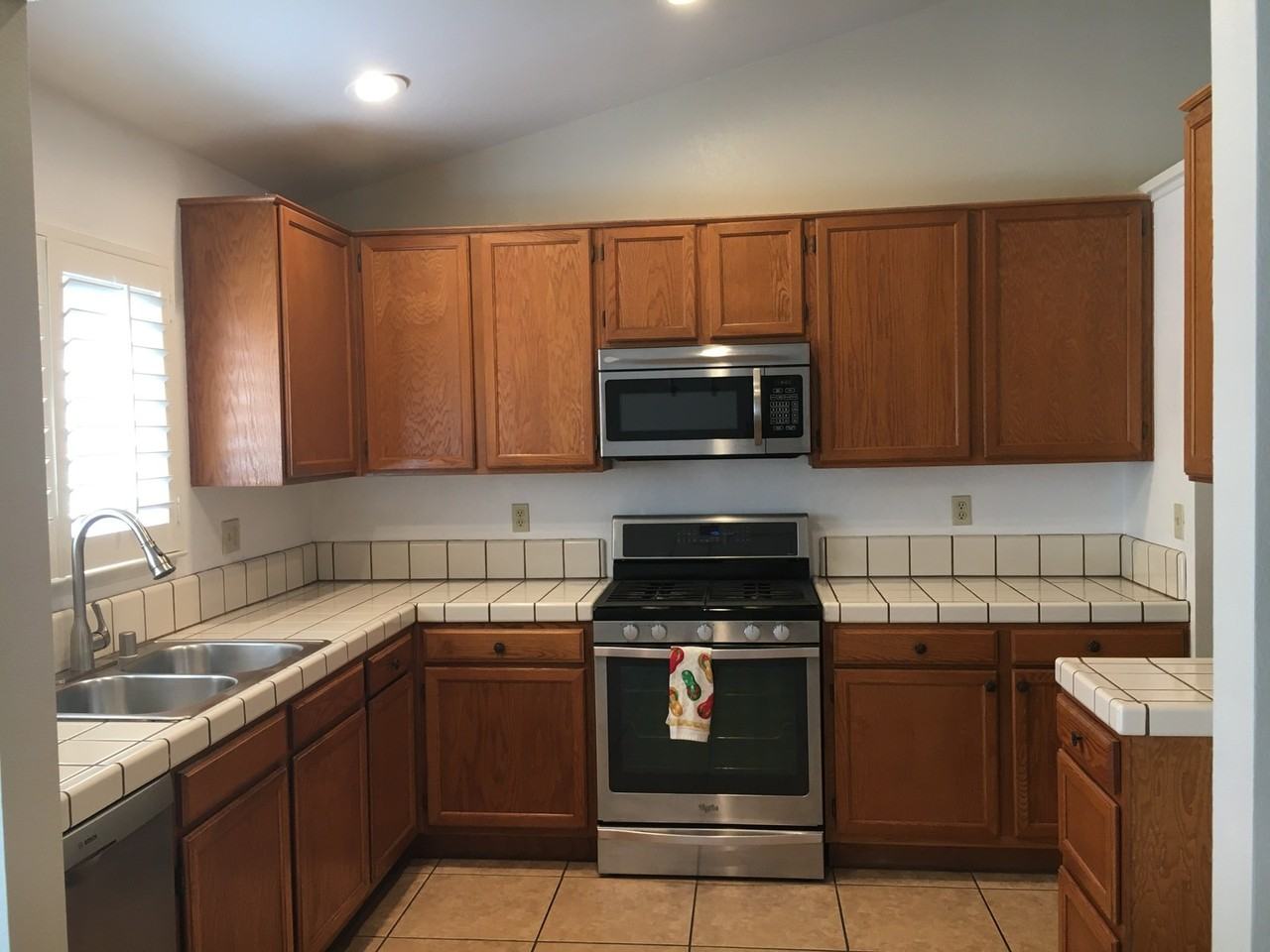 412 Coralwood Rd - Photo 4 of 10