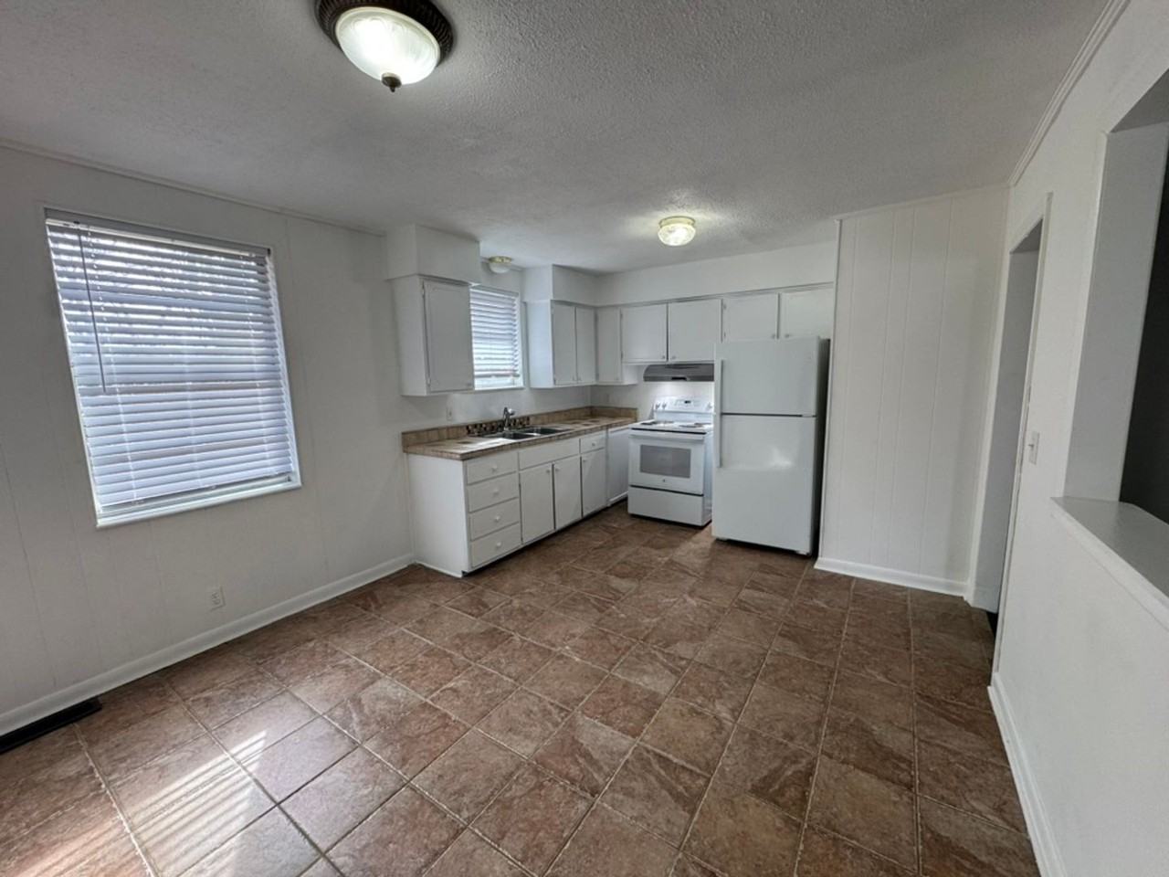 204 Douglas Ave - Photo 5 of 16