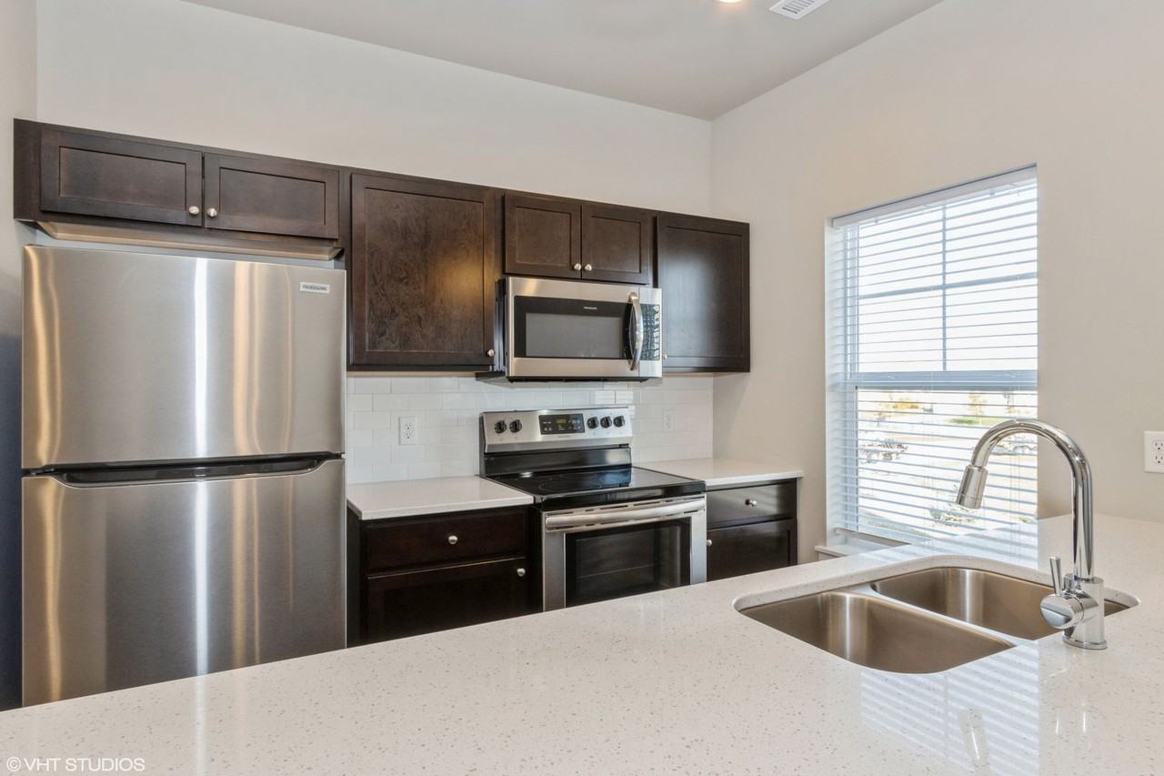 142 Clark Dr Sw #1 - Photo 4 of 15