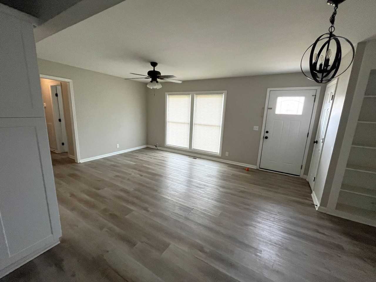 319 Margo Ln - Photo 3 of 11