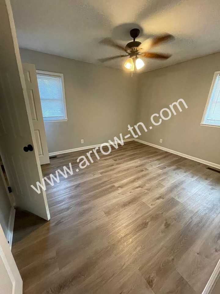 319 Margo Ln - Photo 5 of 11