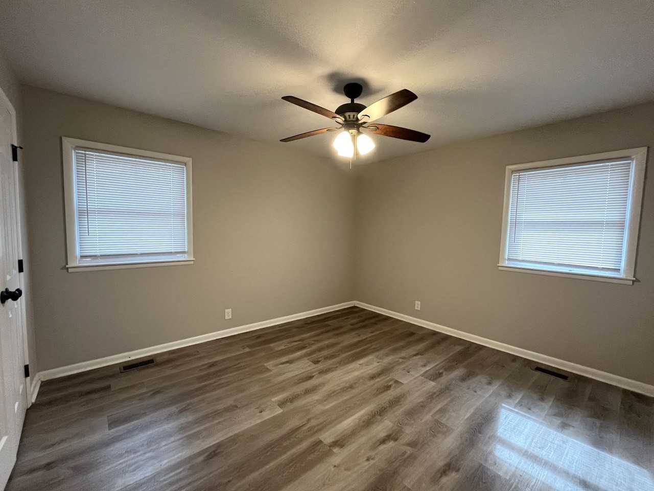 319 Margo Ln - Photo 6 of 11