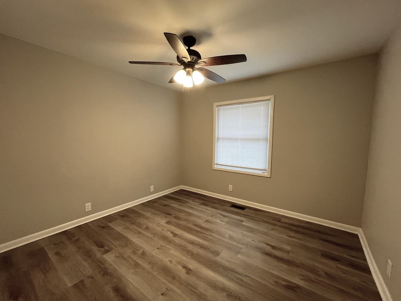 319 Margo Ln - Photo 7 of 11