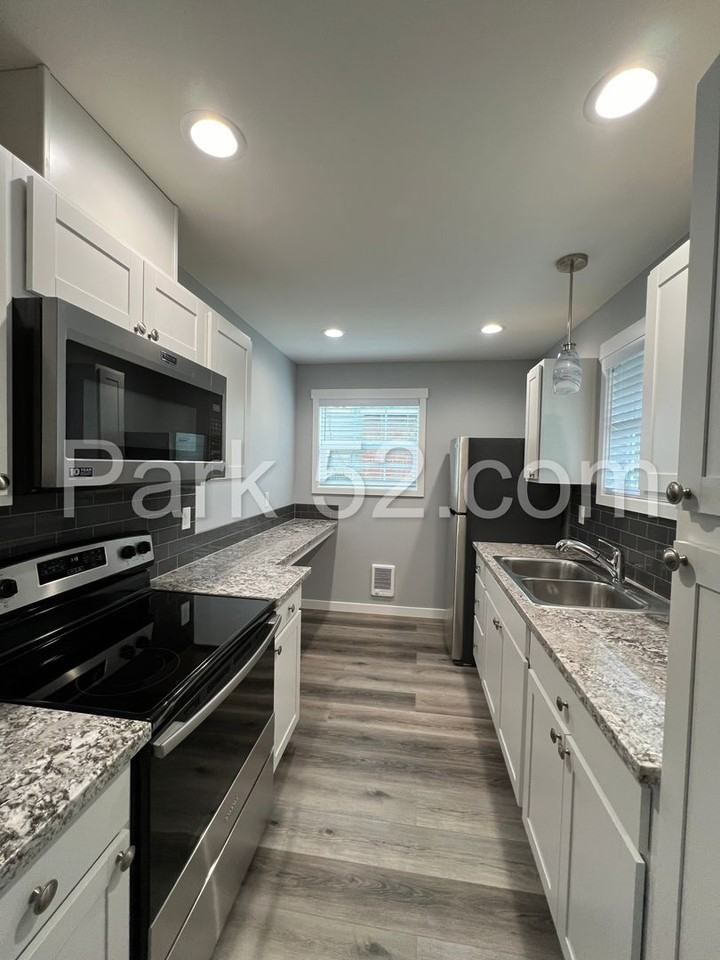 216 N G St #B - Photo 4 of 11