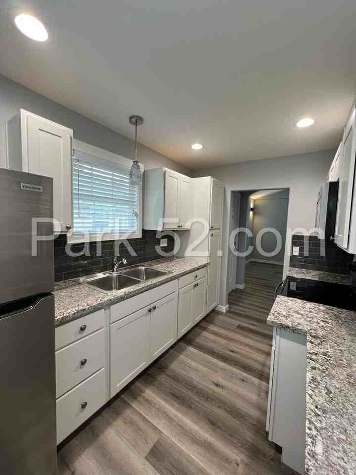 216 N G St #B - Photo 7 of 11