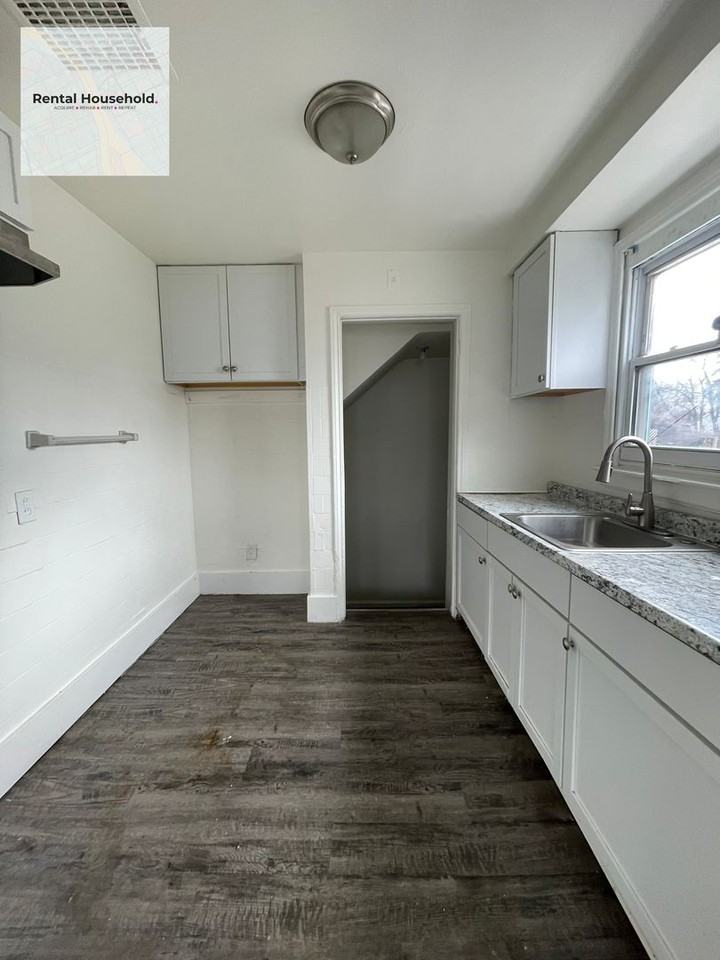 14656 Roselawn St - Photo 3 of 15