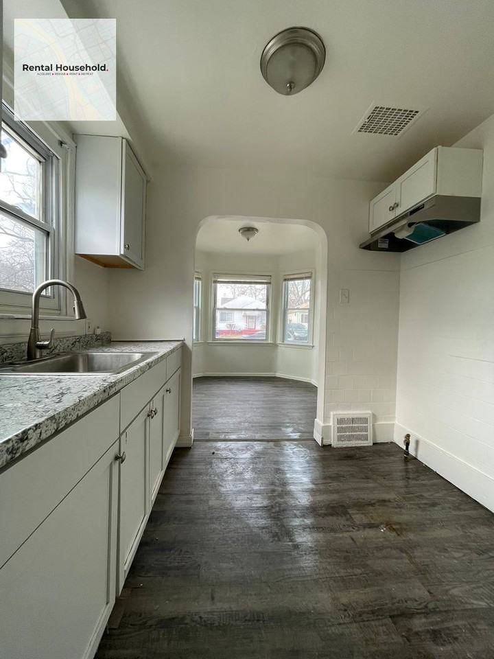 14656 Roselawn St - Photo 4 of 15