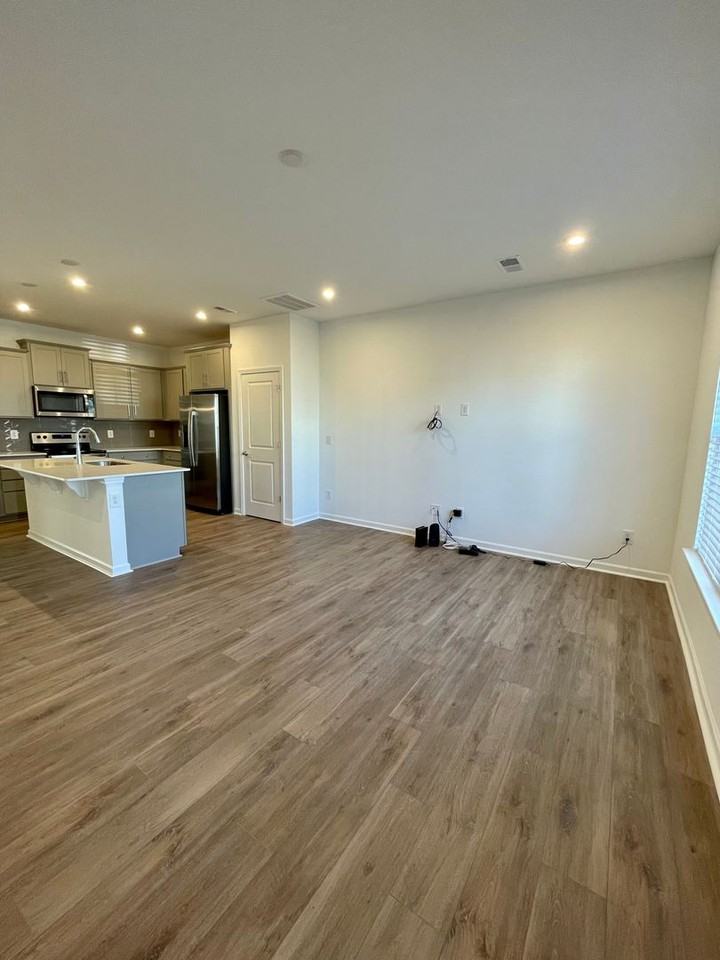 16224 Leading St - Photo 2 of 21