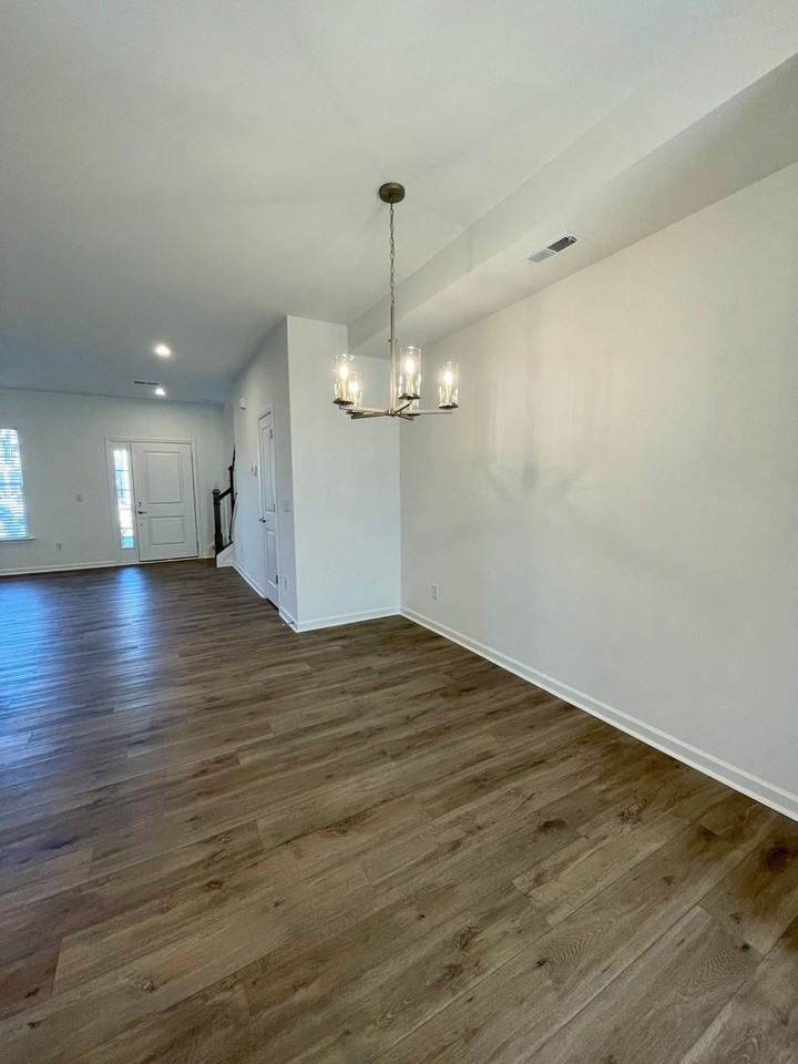 16224 Leading St - Photo 7 of 21