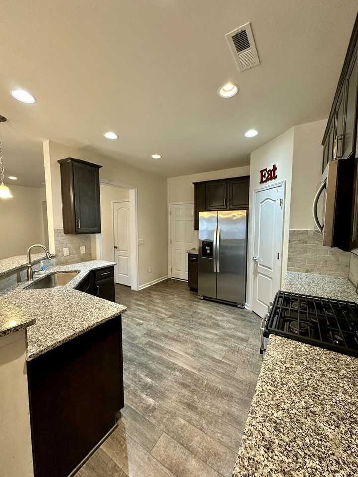 3145 Hartson Pointe Dr - Photo 2 of 32