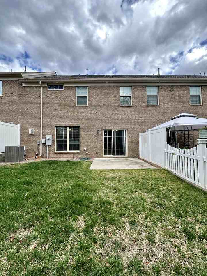 3145 Hartson Pointe Dr - Photo 3 of 32