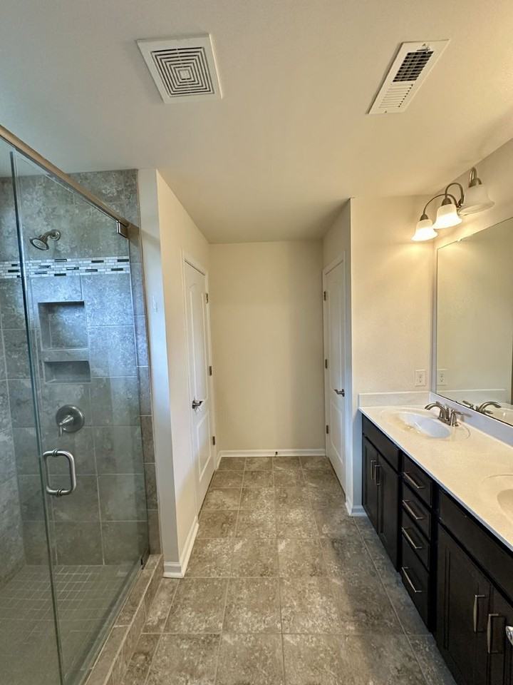 3145 Hartson Pointe Dr - Photo 4 of 32