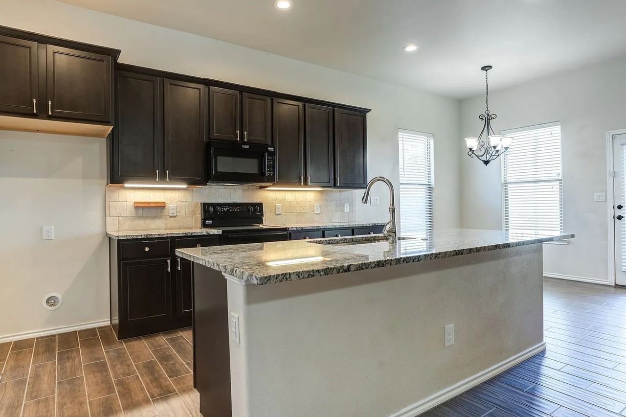 13813 Uvalde Ave - Photo 3 of 23
