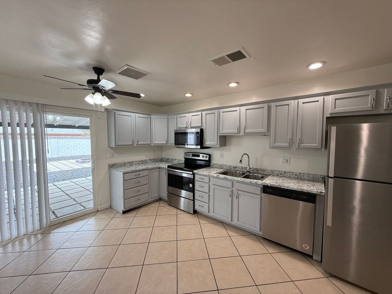 5532 5532 N 19th Ave- Main house - Photo 4 of 18