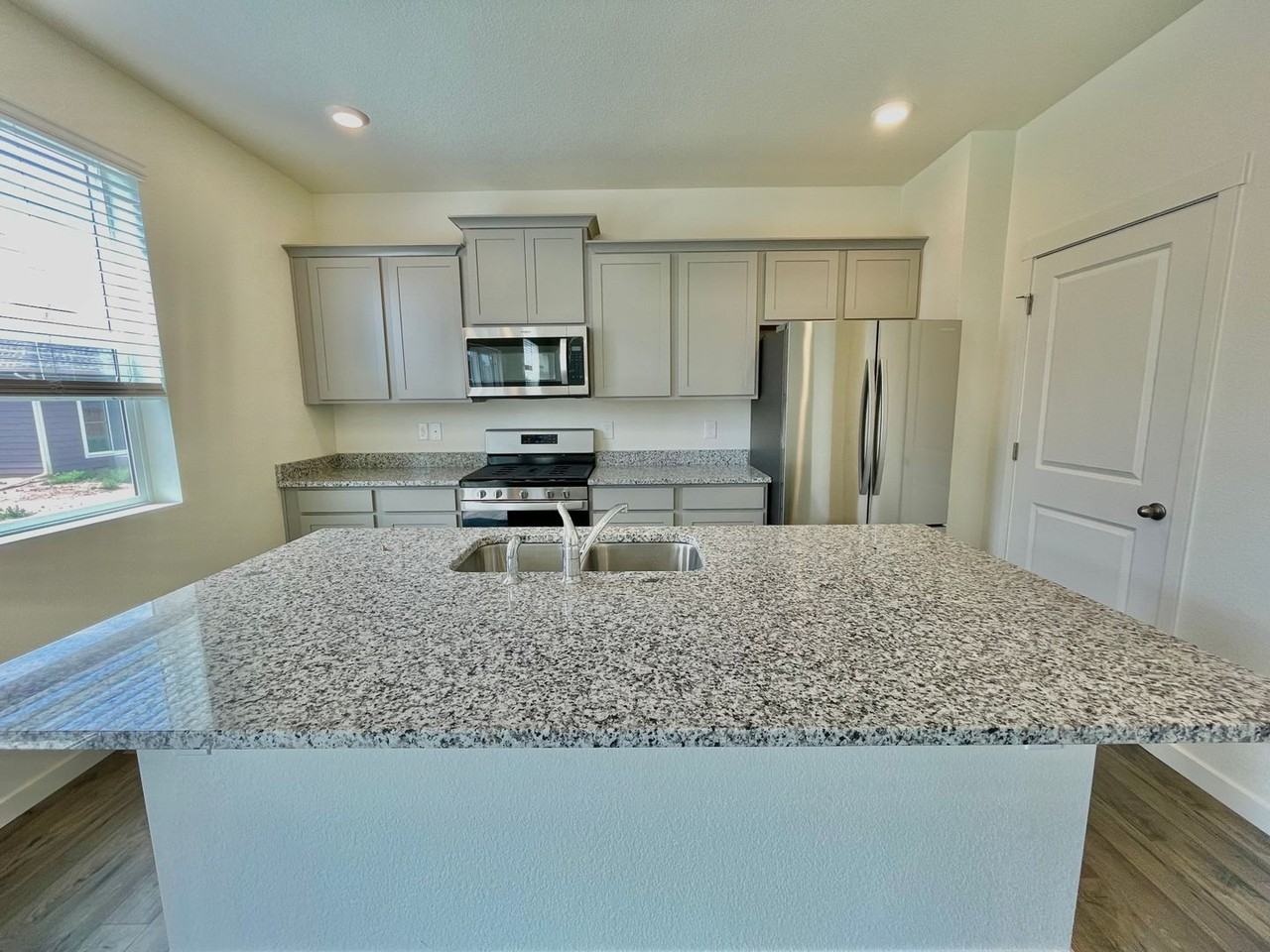 3679 Speedwell St - Photo 5 of 23