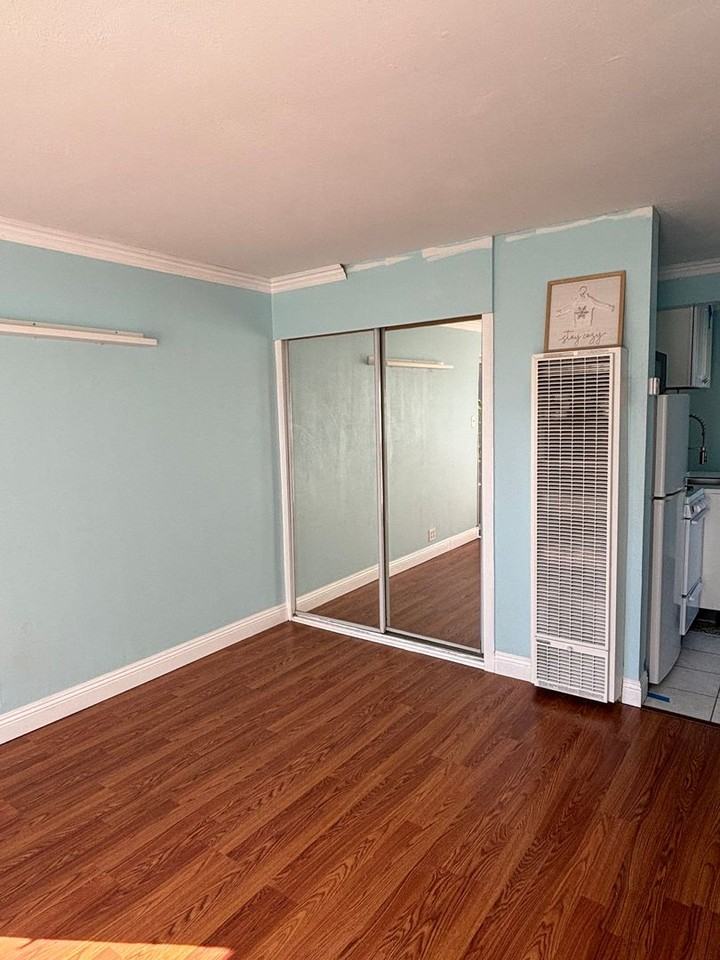 2832 Charlemagne Ave - Photo 5 of 23