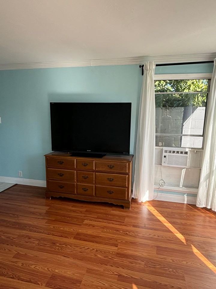 2832 Charlemagne Ave - Photo 7 of 23