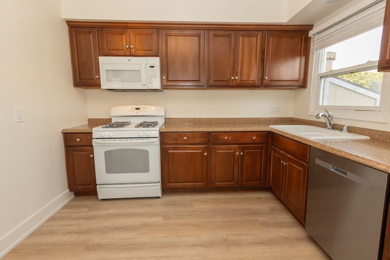 3429 32nd St - Photo 7 of 22