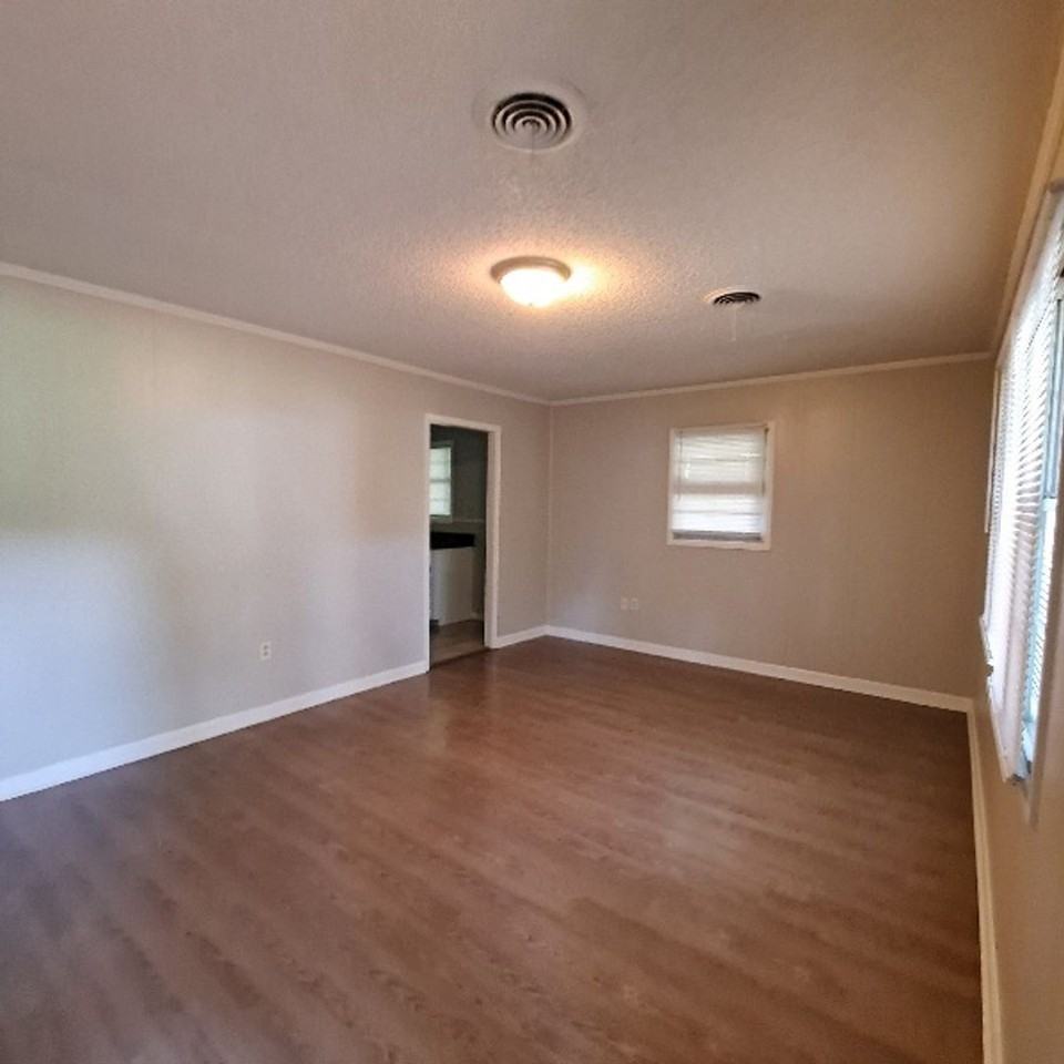 837 Carrolton Rd - Photo 5 of 33